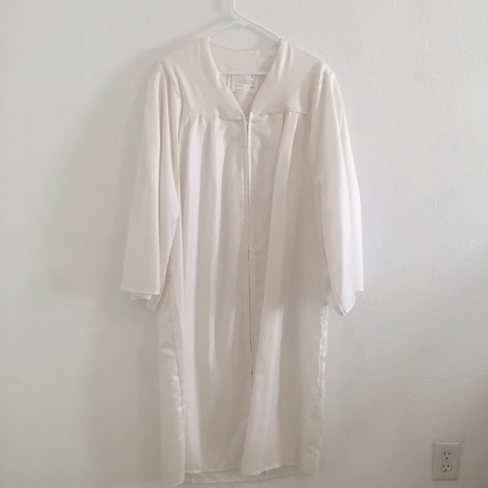 White graduation gown 5’4” - 5’6”